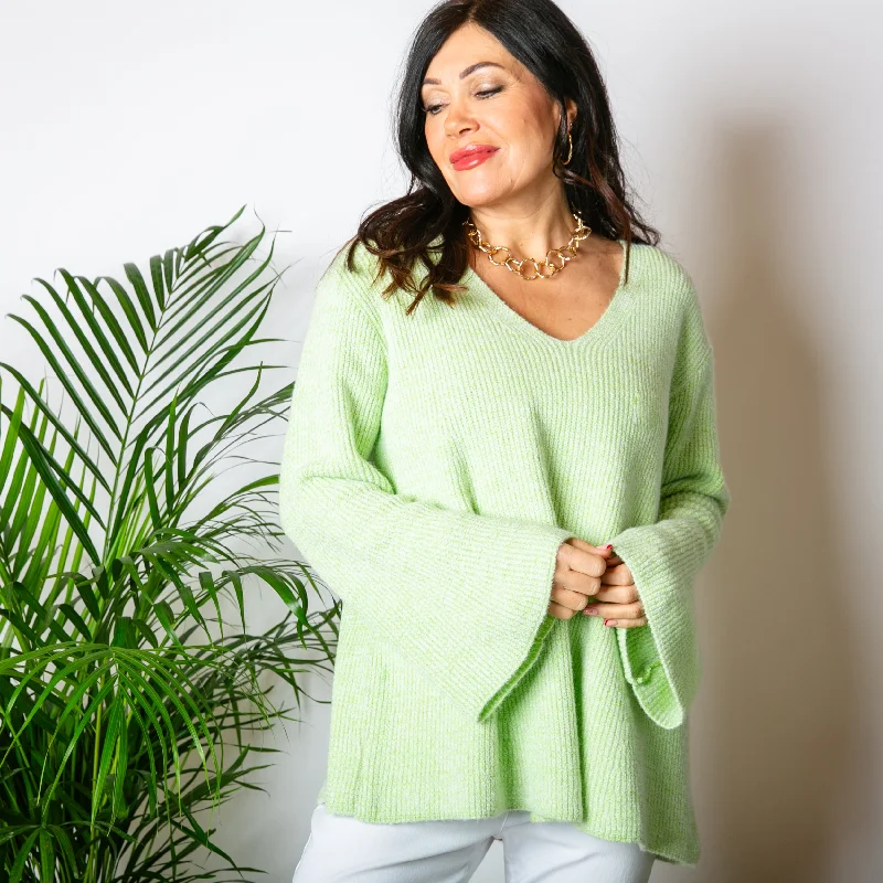 Knitted PulloverV-Neck Flare Jumper